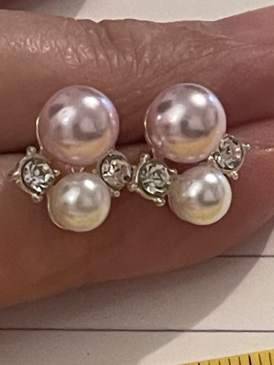 Orecchini pendenti & Orecchini a lobo: Jolis clous perles blanche et rose neufs – Nuovo (secondo la descrizione) da Kloten venduto da Vermicelles 4