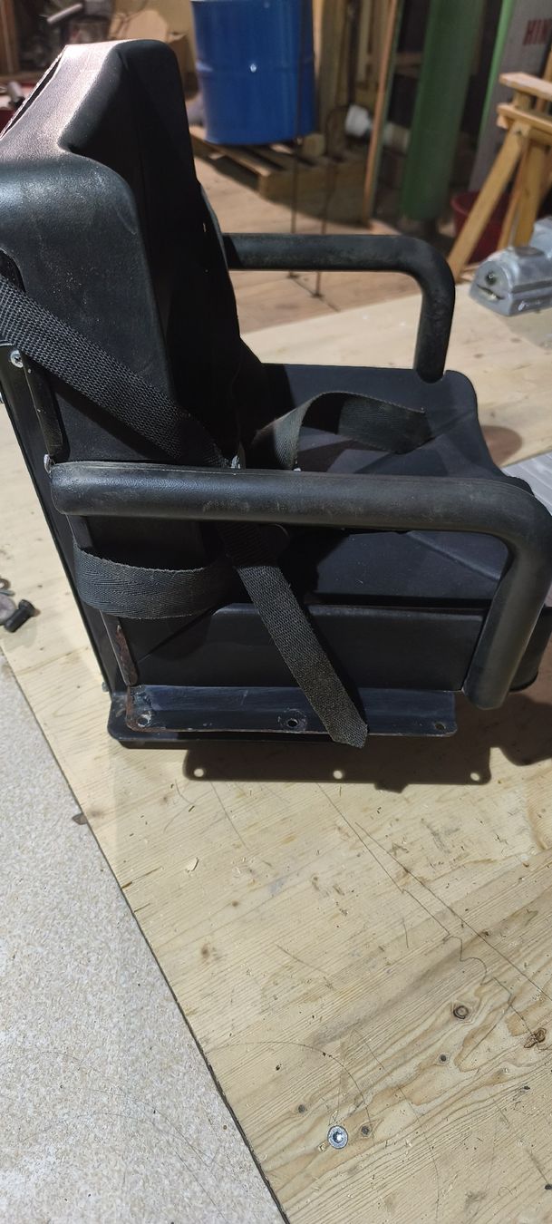 Seggiolini per auto: Zu verkaufen: Gebrauchter Traktor-Kindersitz ,,Viktor" mit e – Usato da Weissenstein venduto da Skidoo01 1