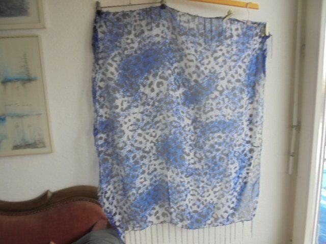 Foulards, Tücher & Schals: Foulard 98 x 98 cm, Leoprint NEU – Neu (gemäss Beschreibung) aus Hinwil von Glasperlen
