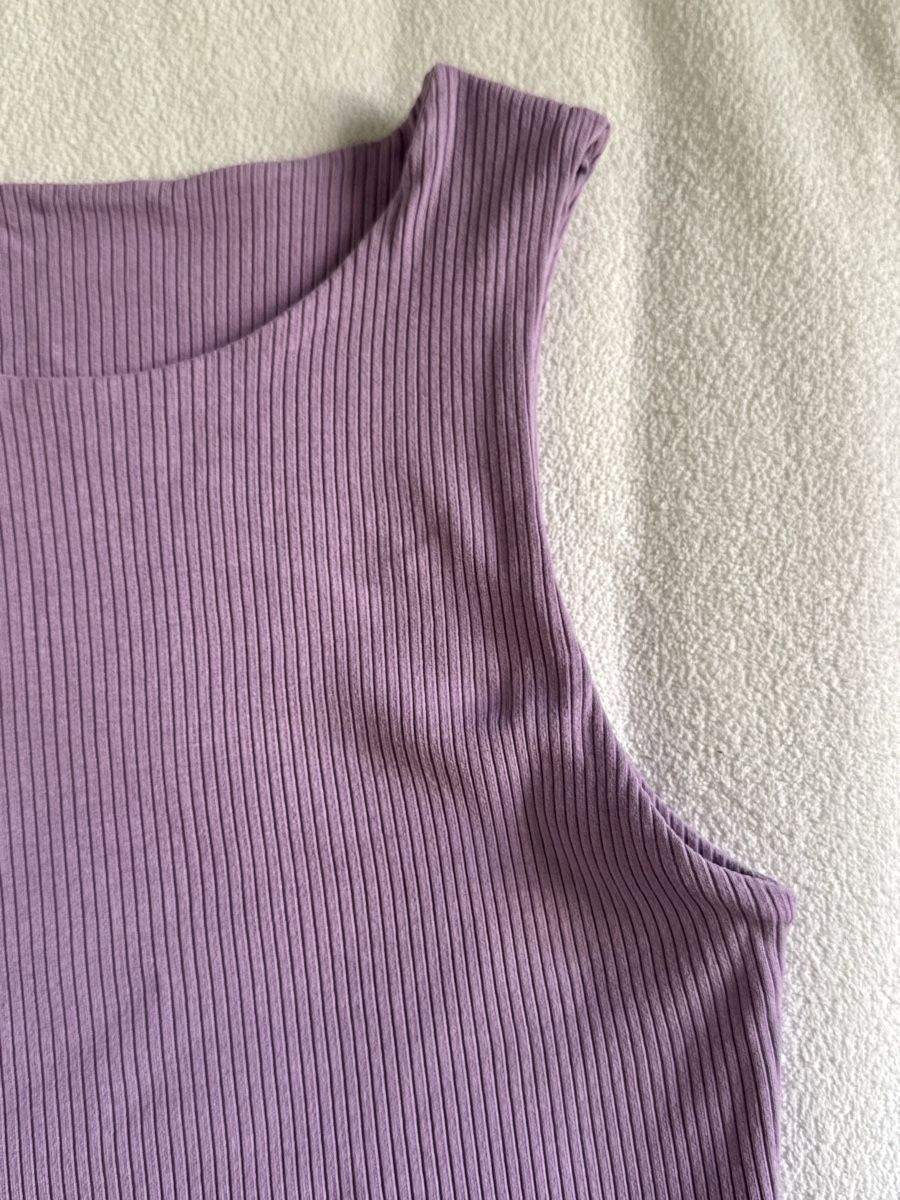 Top: Lilac Ribbed Cropped Tank Top Summer Essential - Size Small – Usato da Zürich venduto da olalinda 2