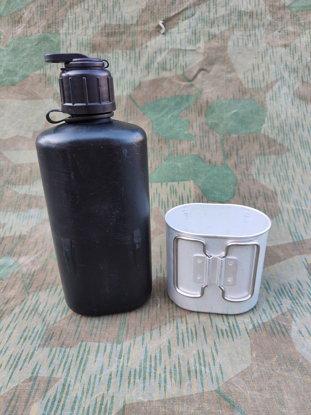 Schweizer Armee Attrezzatura & Pezzi di ricambio: Feldflasche Ord. 1985/91, von 1989, N – Usato da Bauma venduto da SwissMilitaria 2