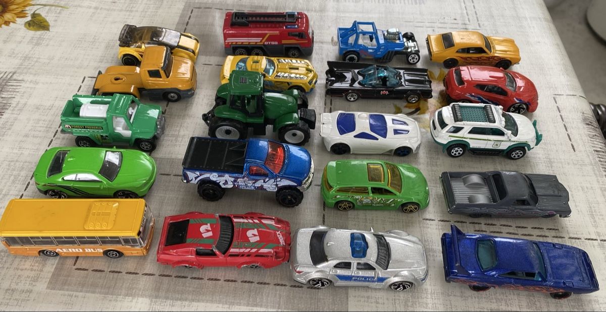 Hot Wheels Jouets: Konvolut Spielzeugautos gebraucht  – D'occasion à Allschwil par Deal_Tiger99 2