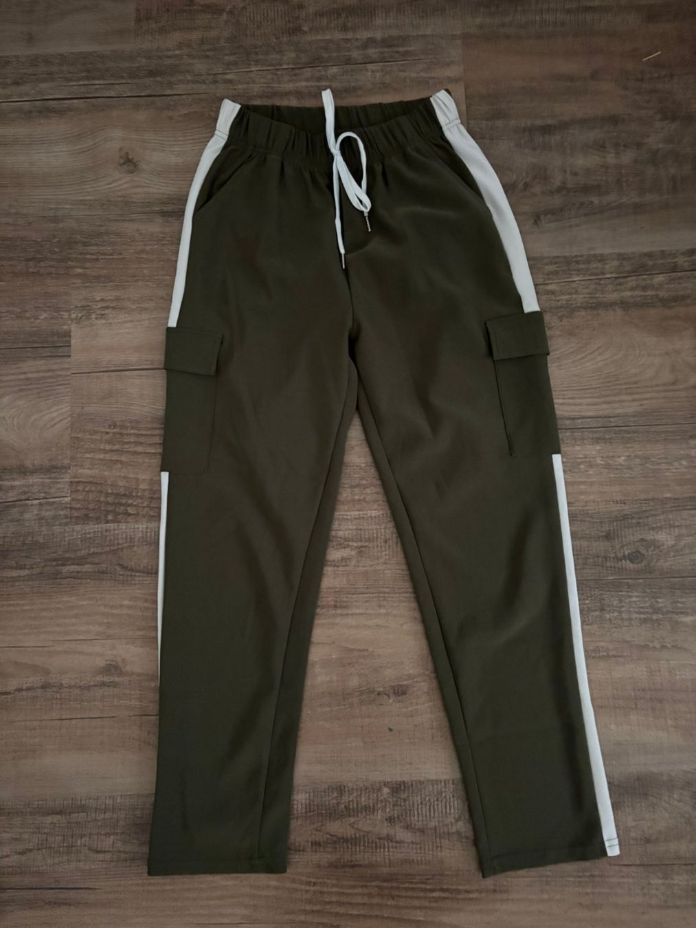 Pantaloni: Trainer Freizeit Hose kaki/weiss - Grösse S/M – Usato da Kleinandelfingen venduto da Baba23