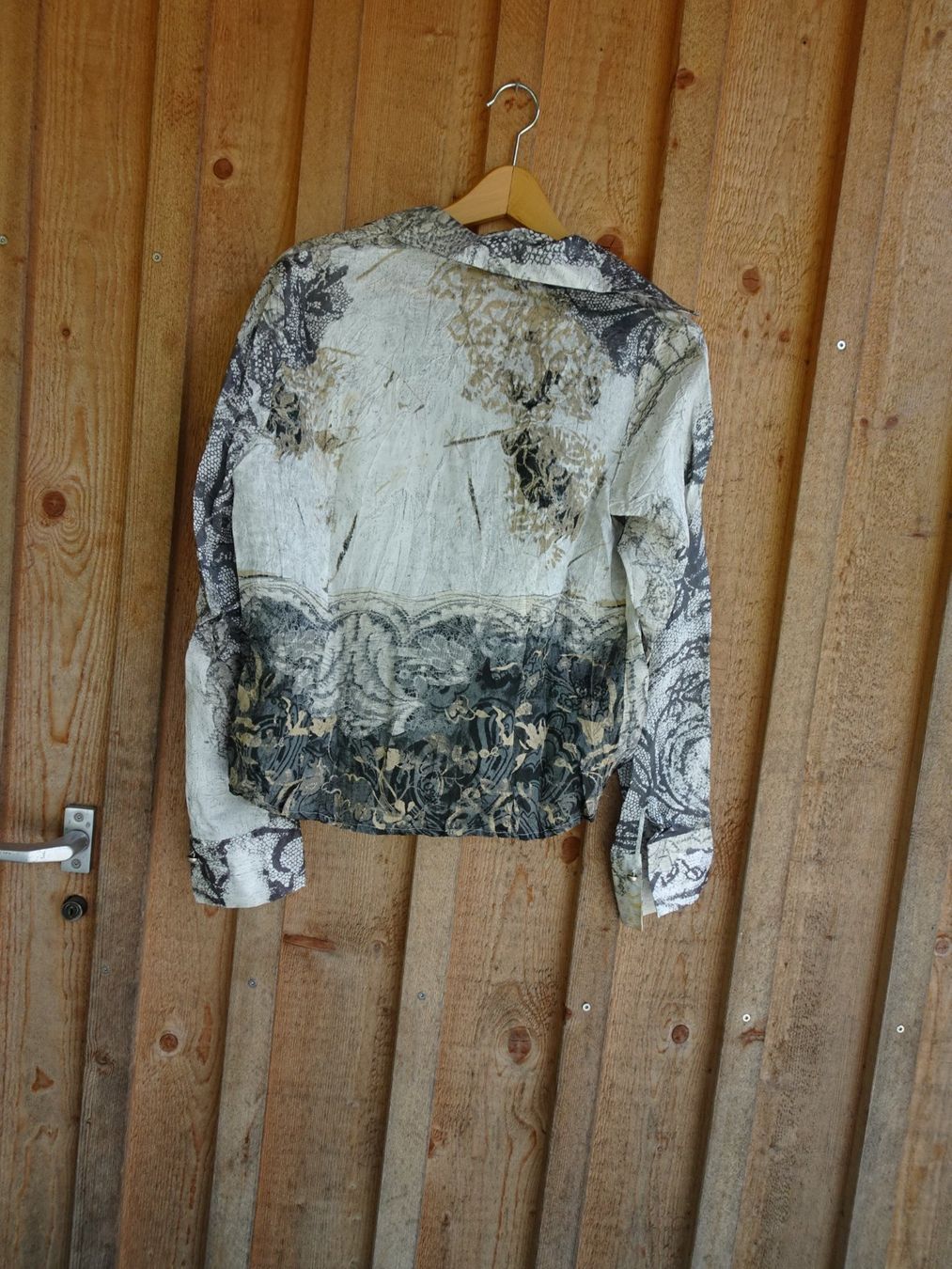 Blusen: Spezielle Bluse weiss-grau-braun Gr. 40 - M70 – Gebraucht aus Küssnacht am Rigi von Good4Deckeli 1
