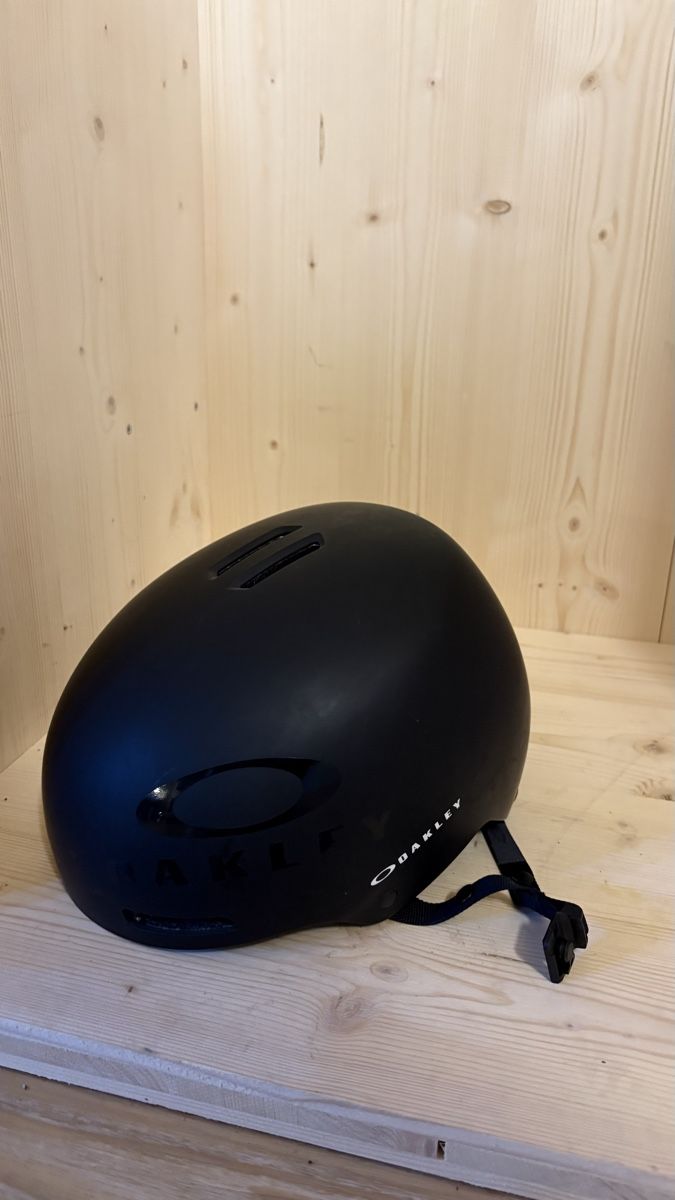 Oakley Helme: Oakley Helm – Gebraucht aus Laax GR von diana.zemp