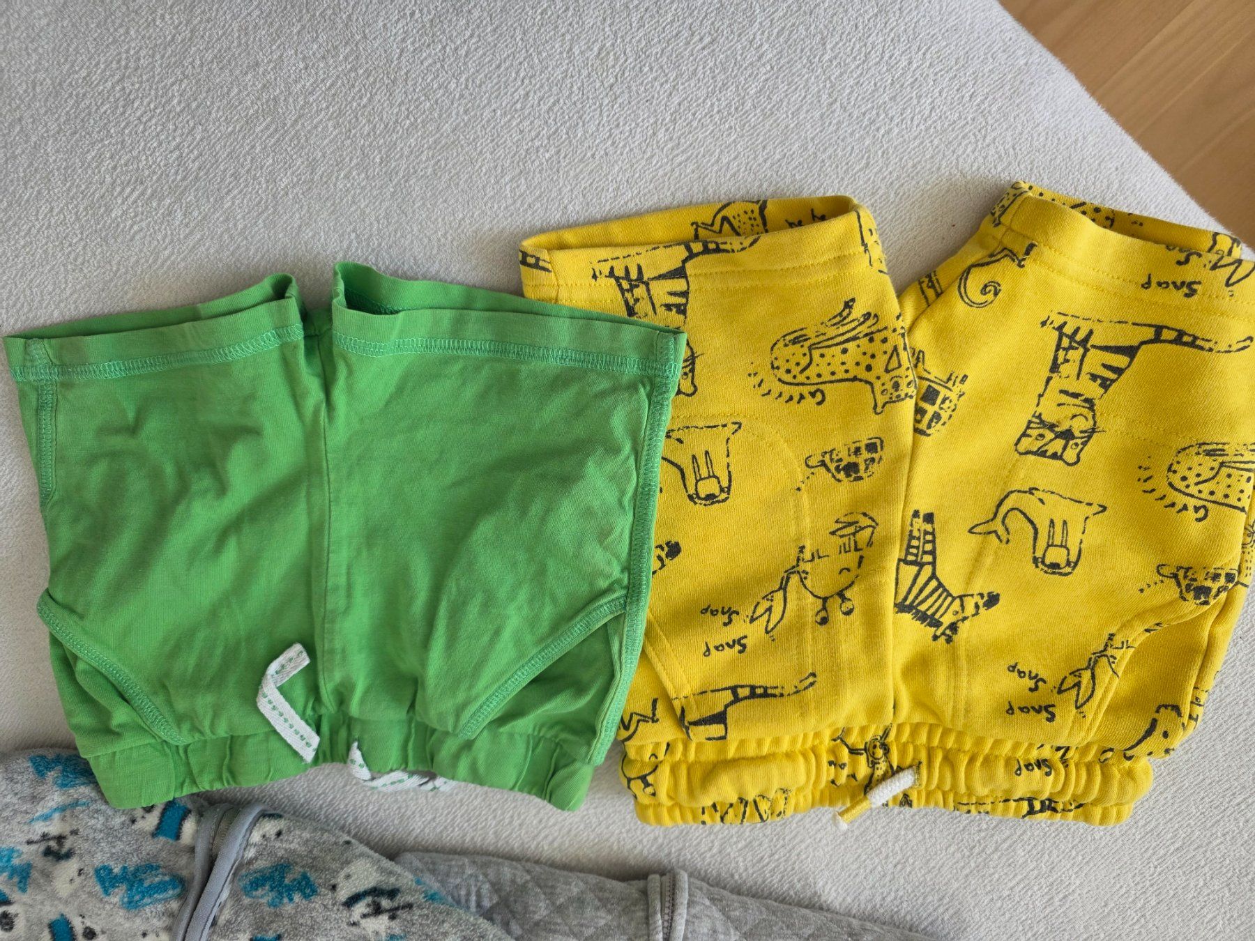 Lotti & Set di vestiti: Kinder Kleiderpaket in der Grösse 86. – Usato da Tann venduto da Gyzer6 4