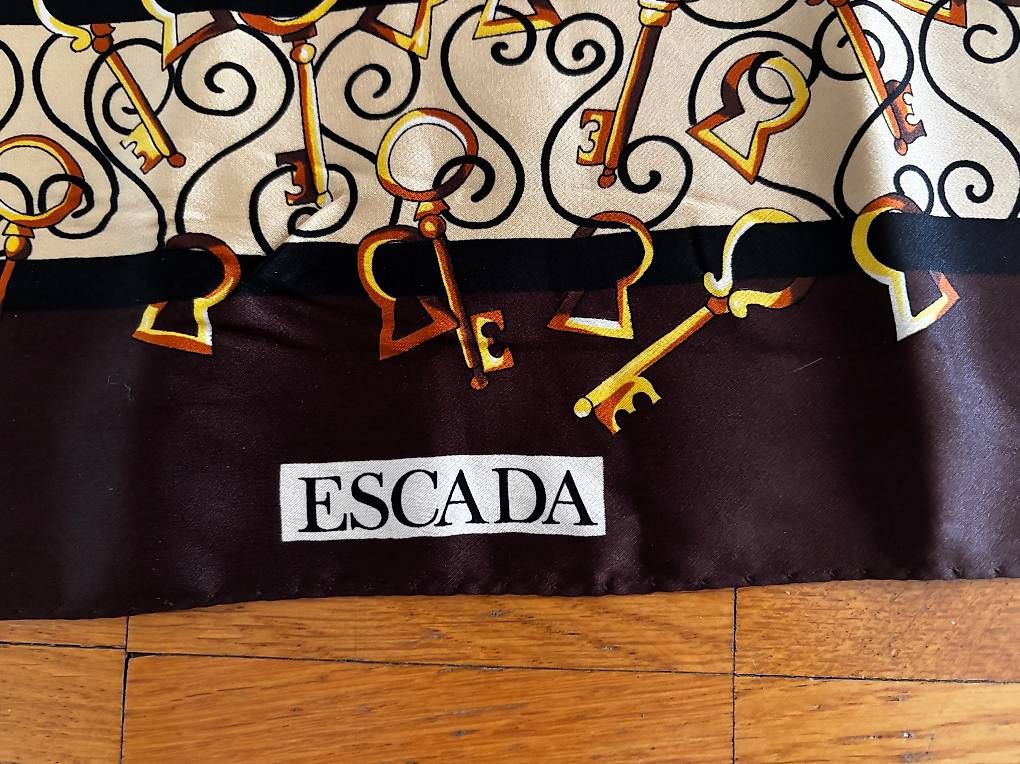 Foulard & Sciarpe: Foulard Escada – Usato da Carouge GE venduto da Isa29