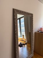 Spiegel mit Verzierungen und Ornamenten neuwertig