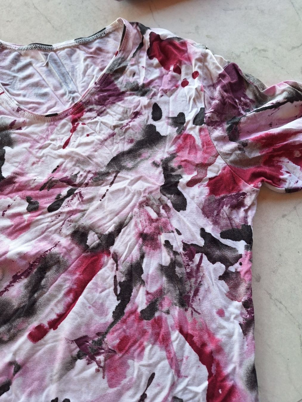 Lotti di vestiti: 3 STK T-SHIRTS GR 38/40 – Usato da Huttwil venduto da Kunterbuntli 3