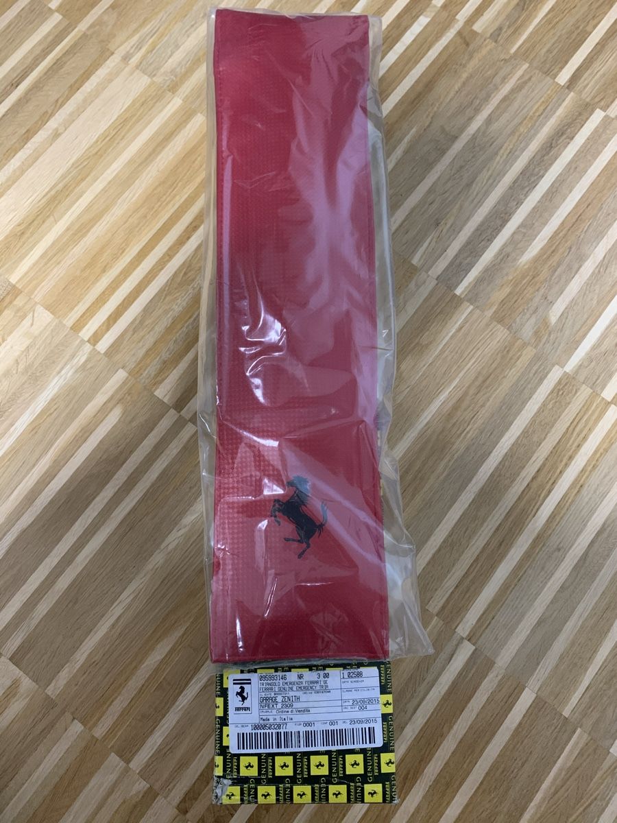 Ferrari Accessori per altri veicoli: Original Ferrari Genuine Warndreieck – Nuovo e nell'imballaggio originale da Bäretswil venduto da Ferraristi