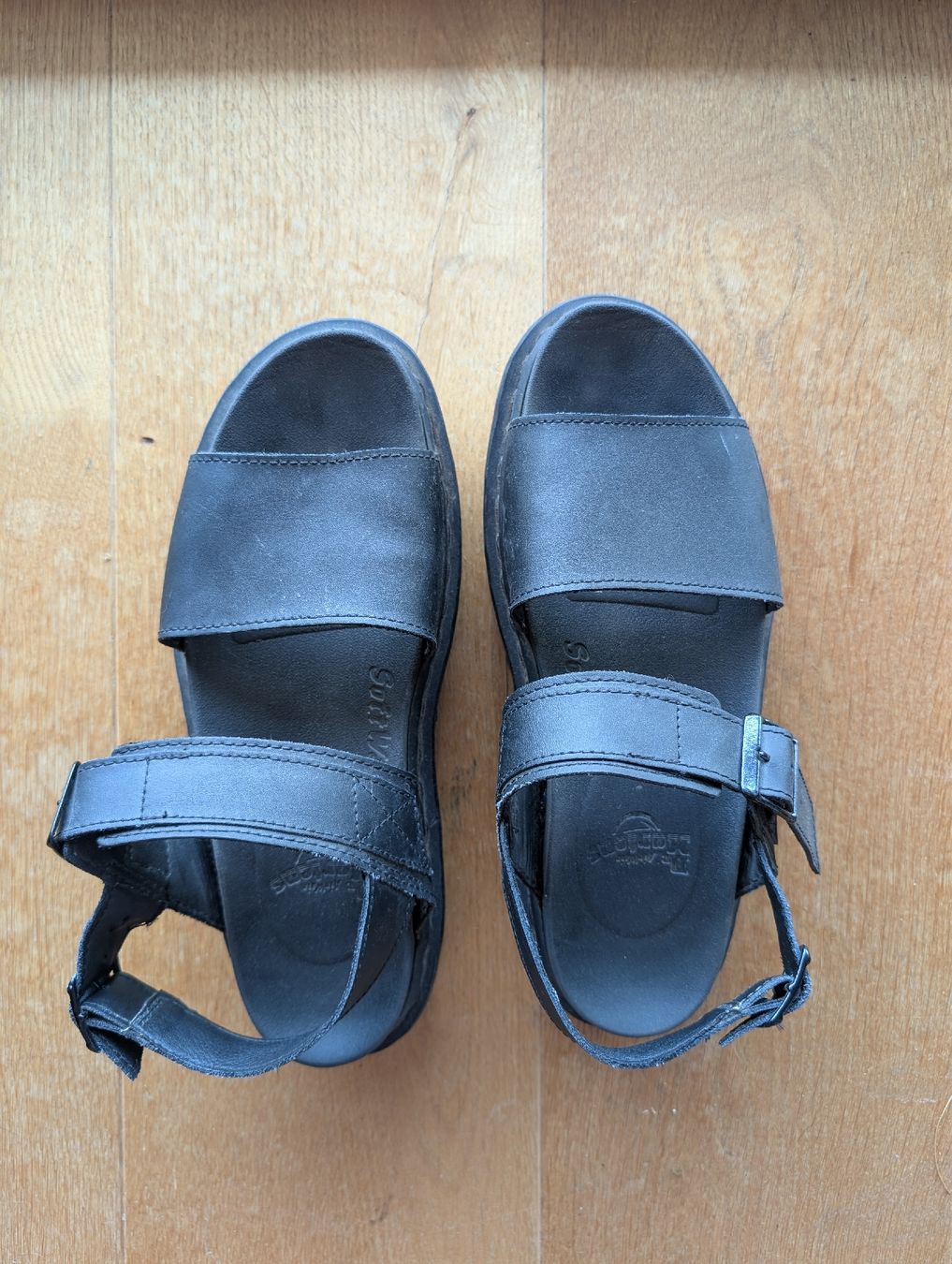 Dr. Martens Chaussures femmes: Dr. Martens Sandale Gr. 40 – D'occasion à Wangen an der Aare par KK1014