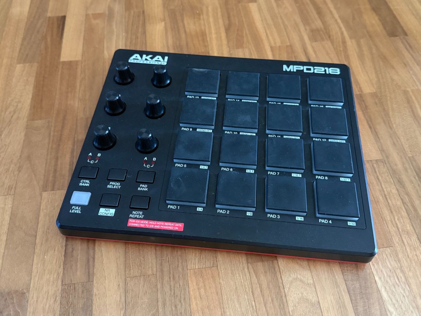Akai Strumenti musicali: Akai MPD218 – USB MIDI Pad Controller – Usato da Baden venduto da jasmin_92