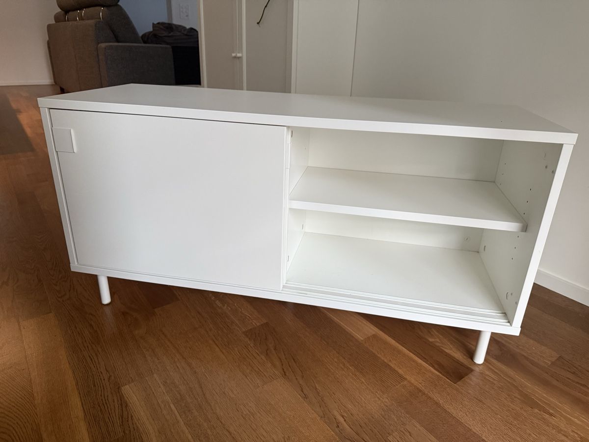 IKEA Sideboard mit Schiebetüren – Weiß (Gebraucht) in Zürich für CHF 5 – nur Abholung auf Ricardo kaufen