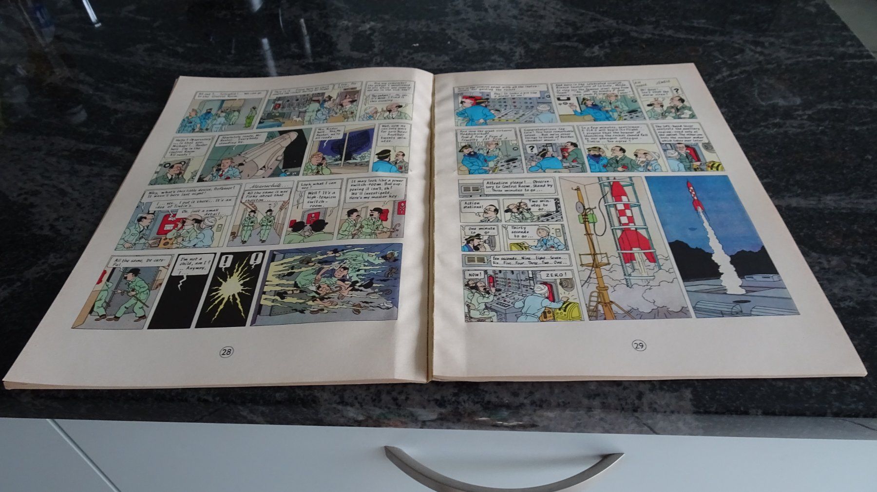 Fumetti: TINTIN DESTINATION MOON ENGLISCH – Usato da Zürich venduto da Roulet 3
