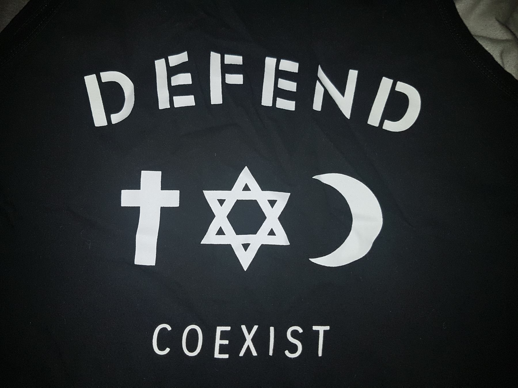 T-shirts: Ärmelloses Shirt Defend Coexist – D'occasion à Brig par RaZu39 1