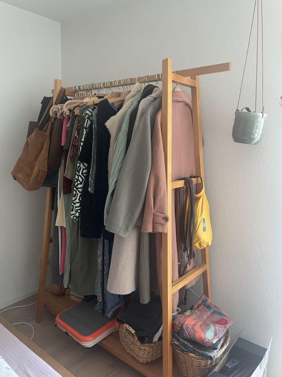 Porte manteau: Kleiderständer Holz – D'occasion à Knonau par Q.Luna
