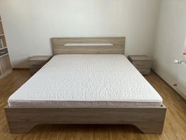 Doppelbett 160x200 cm mit 2 Nachttischen und Matratze