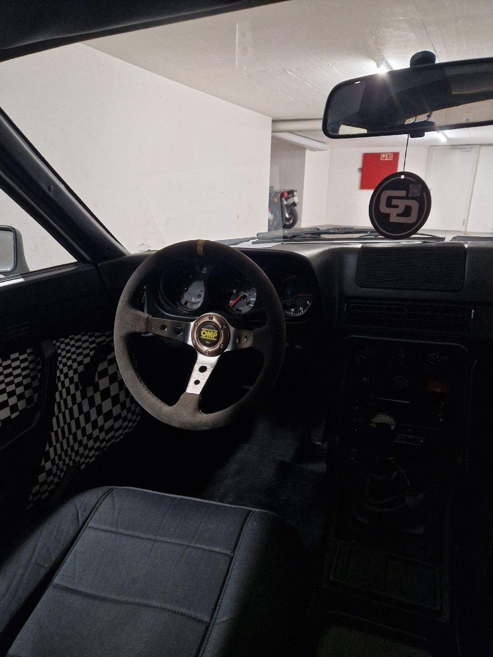 Porsche Automobili: Porsche 924 – Usato da Rickenbach LU venduto da DejuB24 1