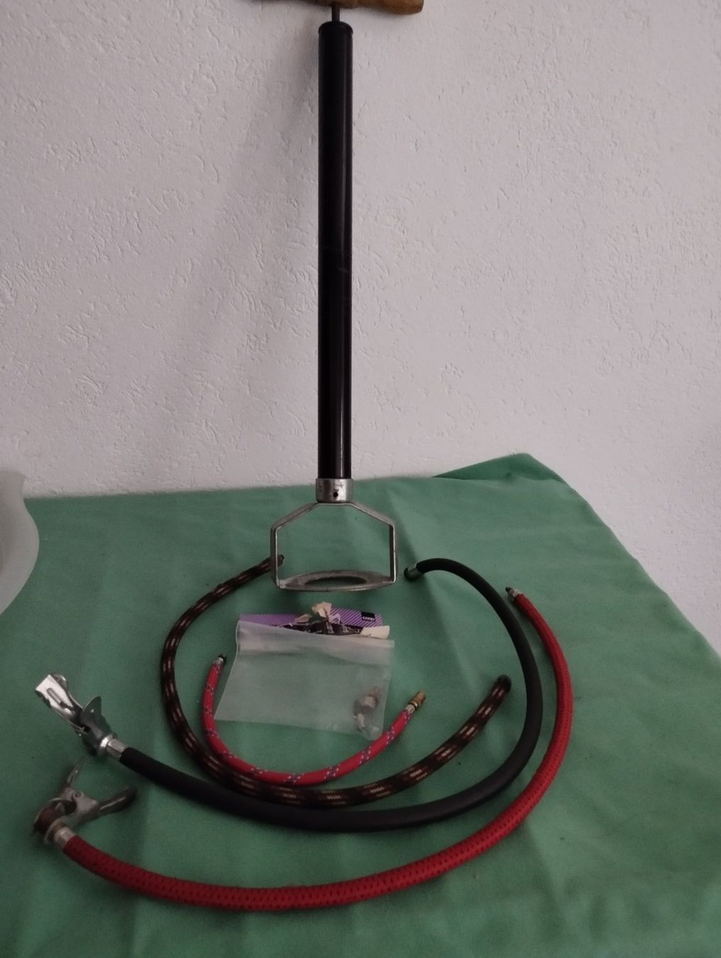Pumpen: Velopumpe mit Zubehör,  funktioniert – Gebraucht aus Ostermundigen von Dinge1 1
