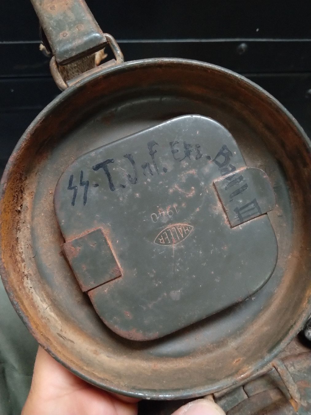 Uniformi: 3 masques à gaz Allemand WW2 – Usato da La Place (Ayent) venduto da s4c4 3