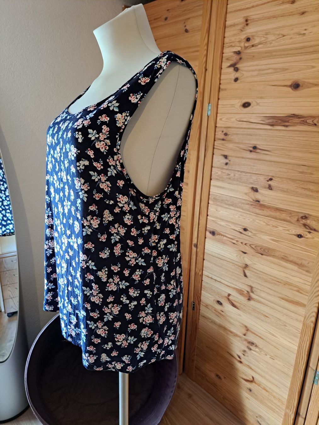 Tops: Sommerliches Top mit Blumenmuster, Grösse L – Gebraucht aus Rafz von MuriFinn 2