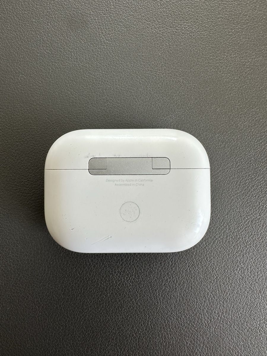 Apple Cuffie: Apple AirPods Pro 2 Ladecase A2700 – Usato da Zürich venduto da 183_hk22 1