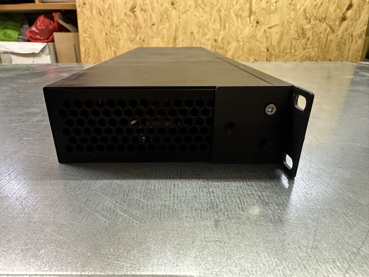 Zyxel Hub & Switch: ZyXel GS1900-24 Port Managed Switch – Usato da Luzern venduto da FrankGroebel 1