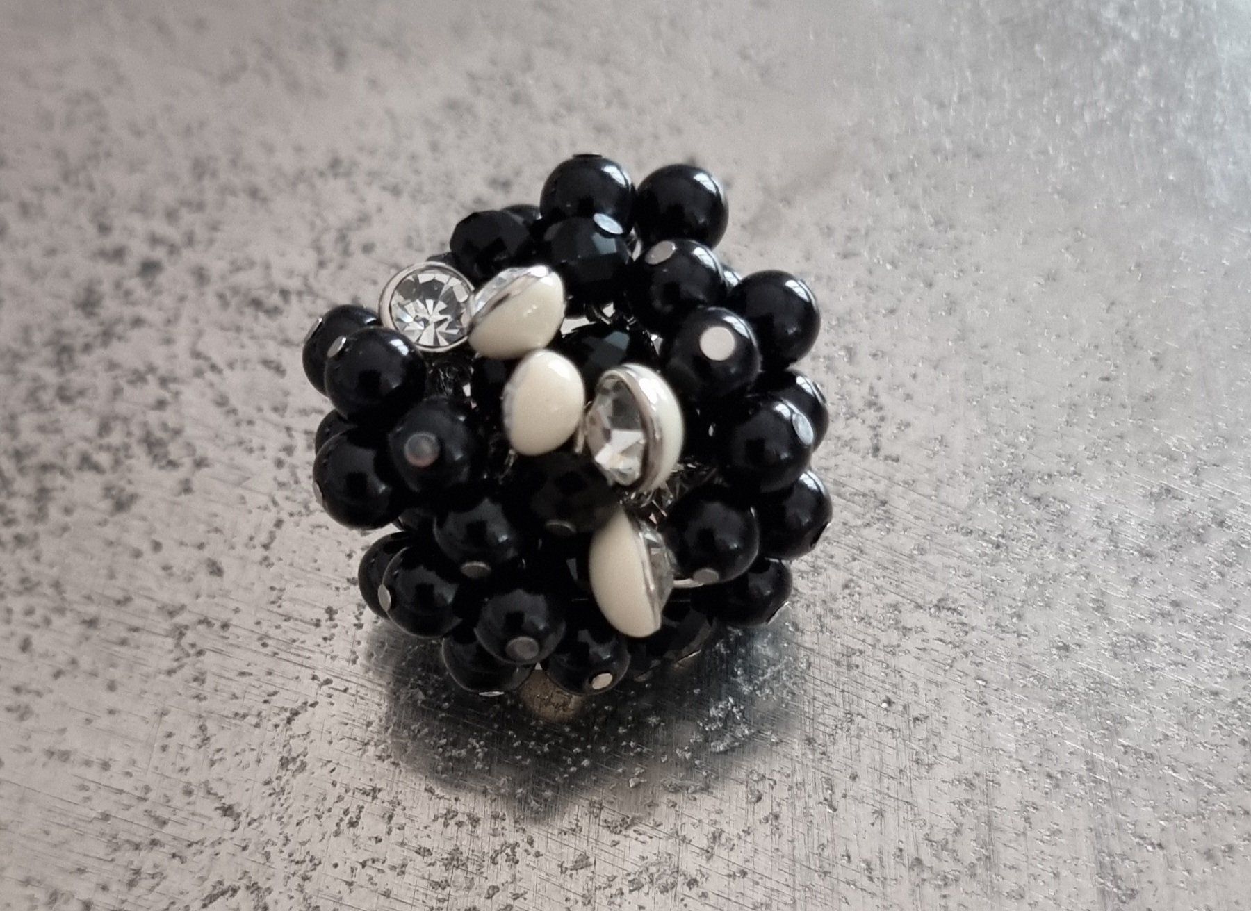 Anelli: Ring-mit Swarovski und Glasur – Nuovo e nell'imballaggio originale da Frauenfeld venduto da Bleeddragon
