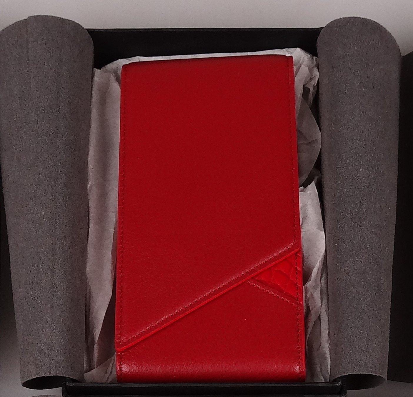 Taschen: VERTU Handy Tasche | Rot – Neu und originalverpackt aus Rüti ZH von Restwert_Rueti_ZH