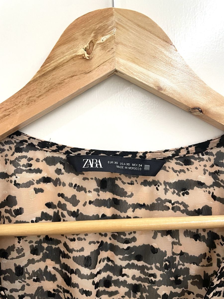 Zara Top: ZARA CROP TOP MIT MUSTER – Usato da Ziefen venduto da Elar_store 2