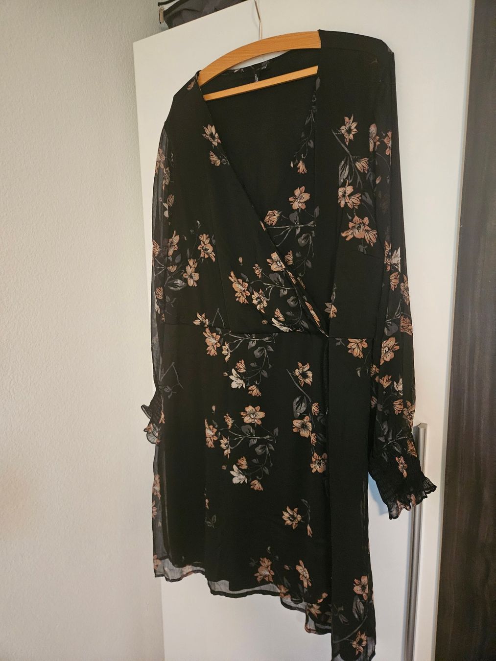 Vero Moda Vestiti: Leichtes Kleid mit Blumenmuster, Vero Moda Curve, Gr 50 – Usato da Kreuzlingen venduto da Abble 1