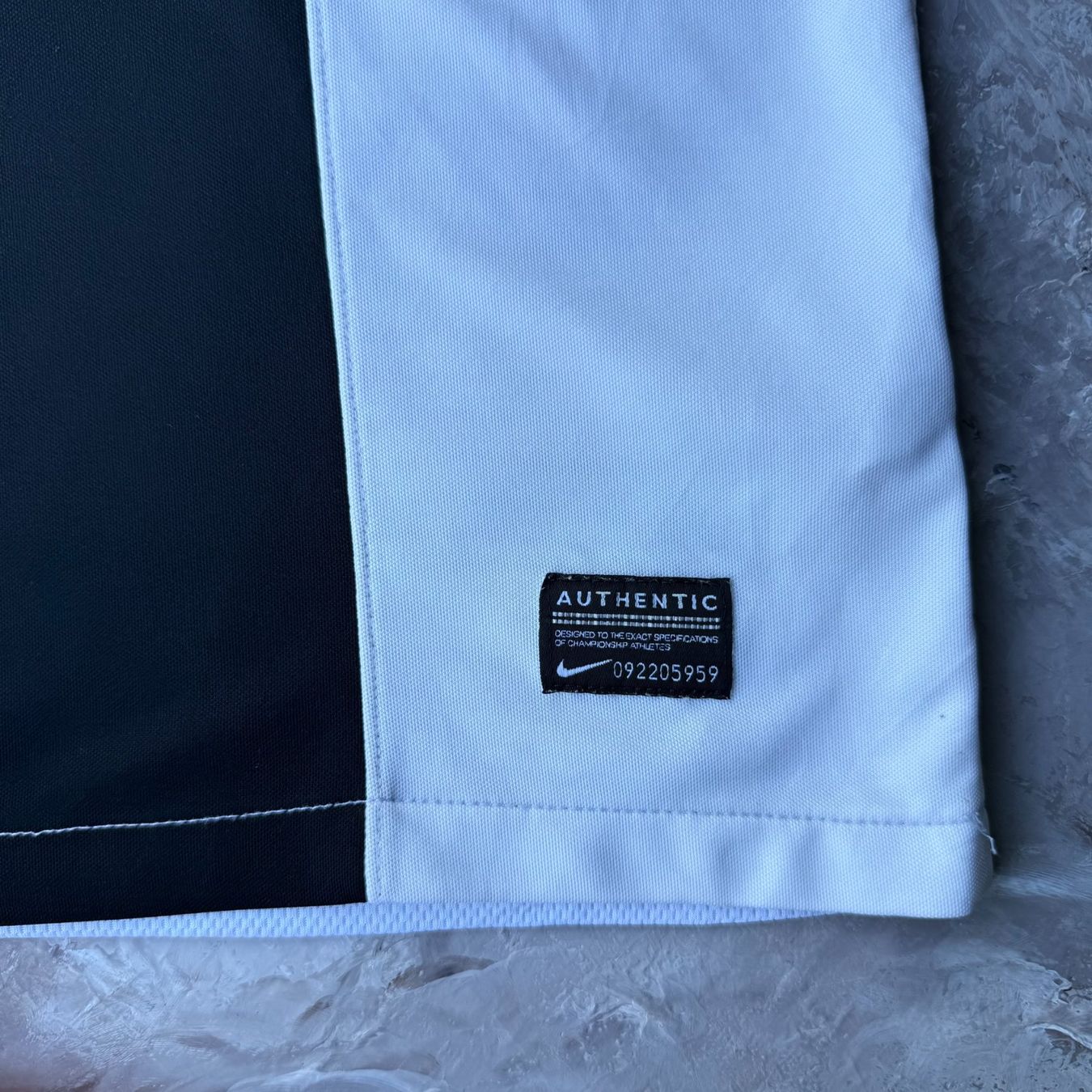 Canottiere & Pantaloni: Maillot ARMINIA SODINGEN Nike blanc/noir – Usato da Thônex venduto da Suisse.Shopping 4