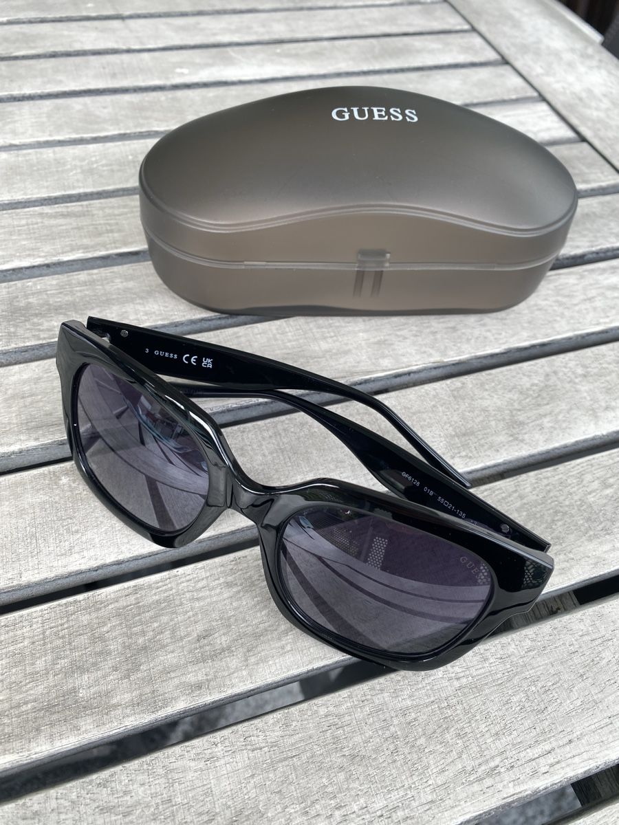 Guess Occhiali & Lenti: Guess Sonnenbrille Damen – Nuovo (secondo la descrizione) da Ehrendingen venduto da Uxaxa 1