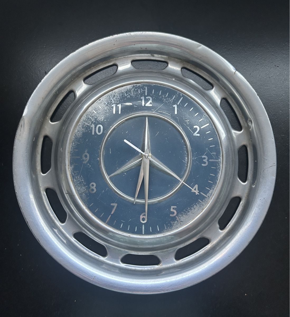 Alle Dekorationen: Vintage Wanduhr Mercedes Oldtimer Radkappe – Gebraucht aus Brislach von gre_t5pb