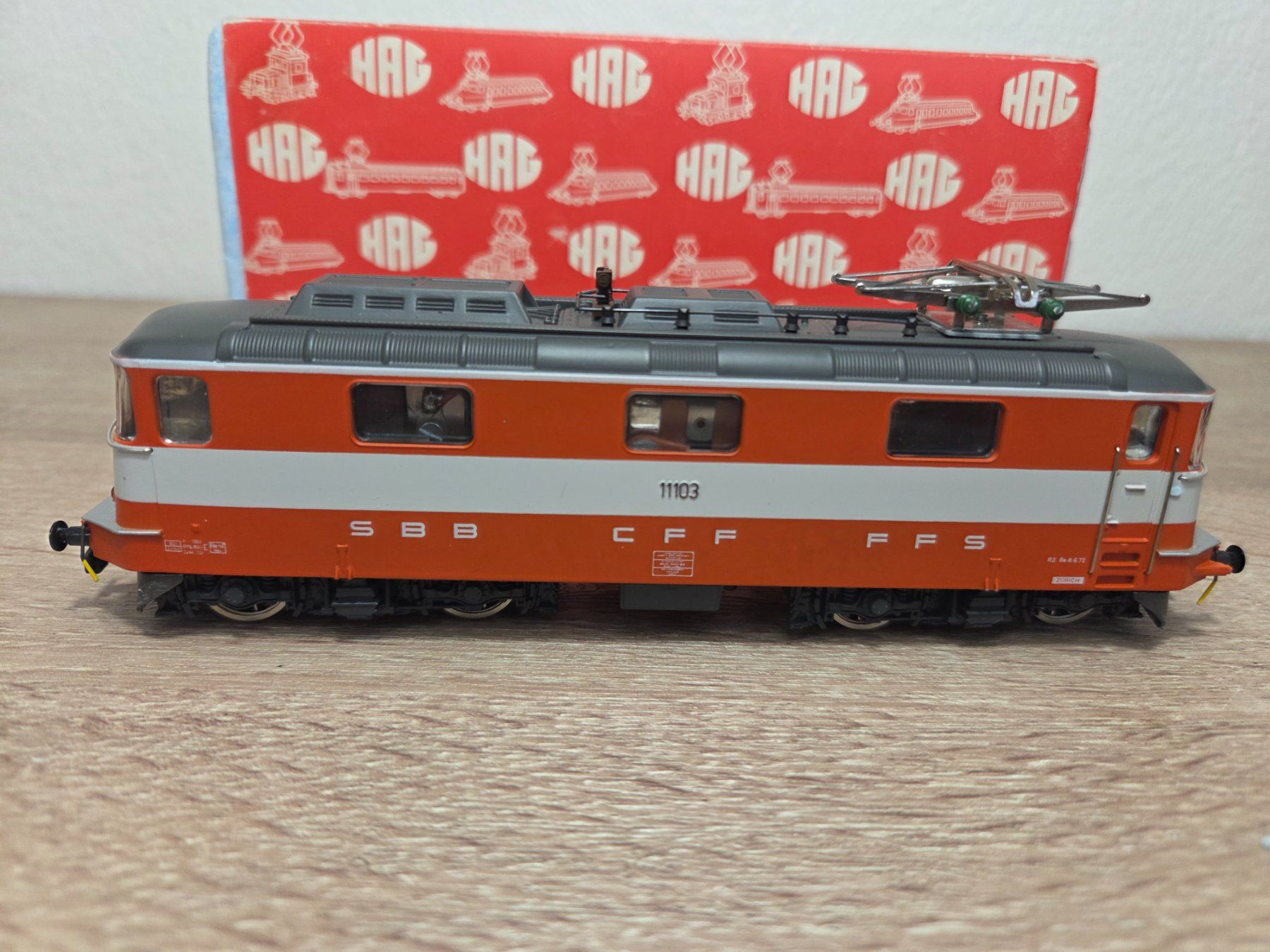 Hag Modellini di ferrovie: Hag 211 E-Lok "Swiss Express" 11103 SBB H0 – Usato da St-Aubin-Sauges venduto da Lo_Go 1