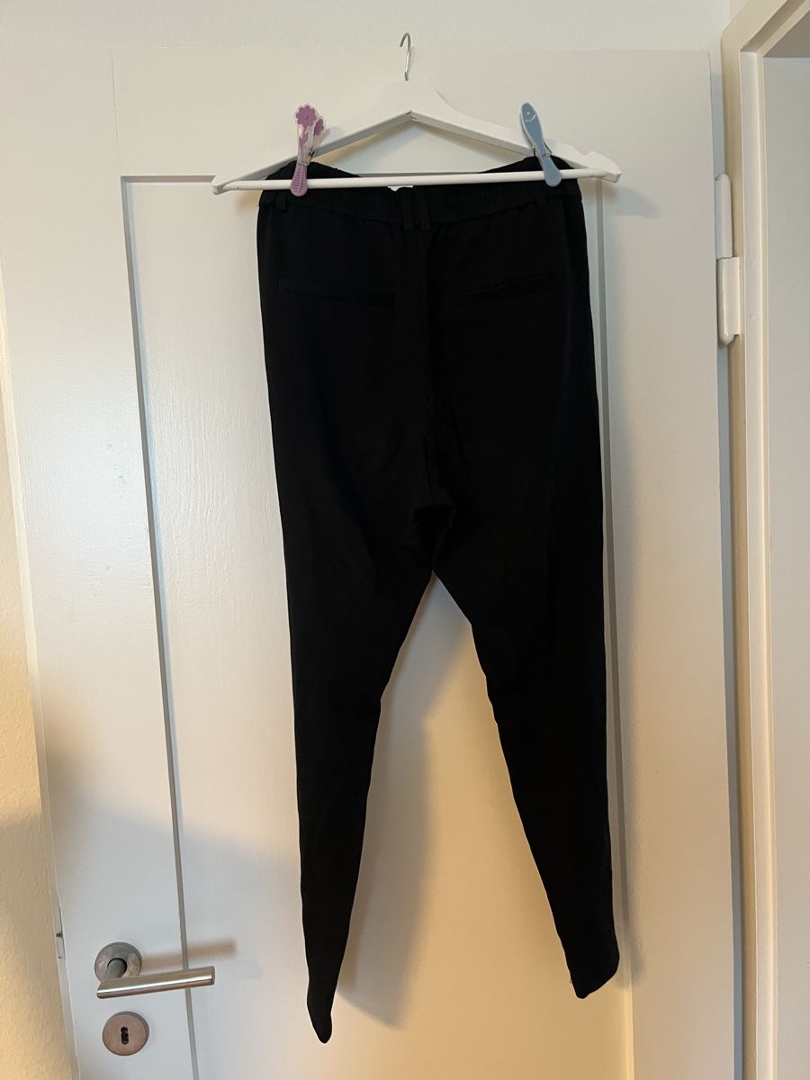 Only Hosen: Schicke, schwarze Stoffhose Grösse S von Only – Gebraucht aus Zürich von Brobin 2