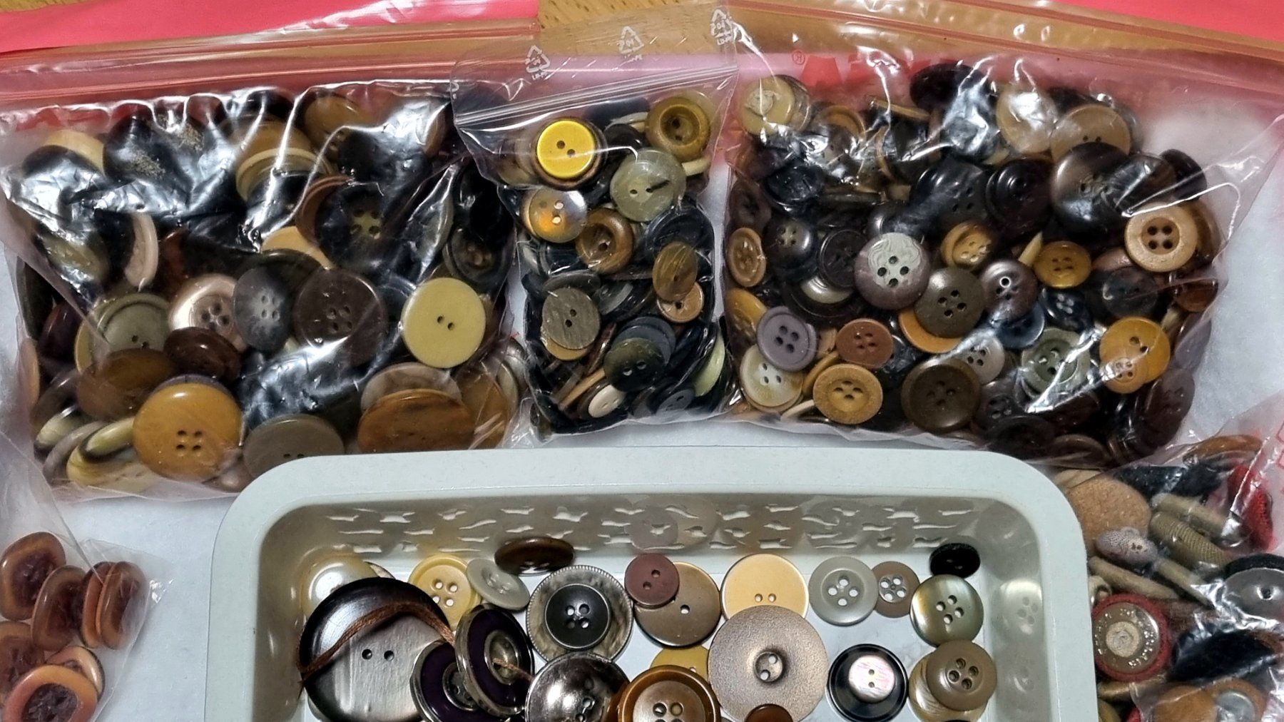Bottoni: Lot Knöpfe braun / beige gemischt – Usato da Effretikon venduto da lenalisa63 3
