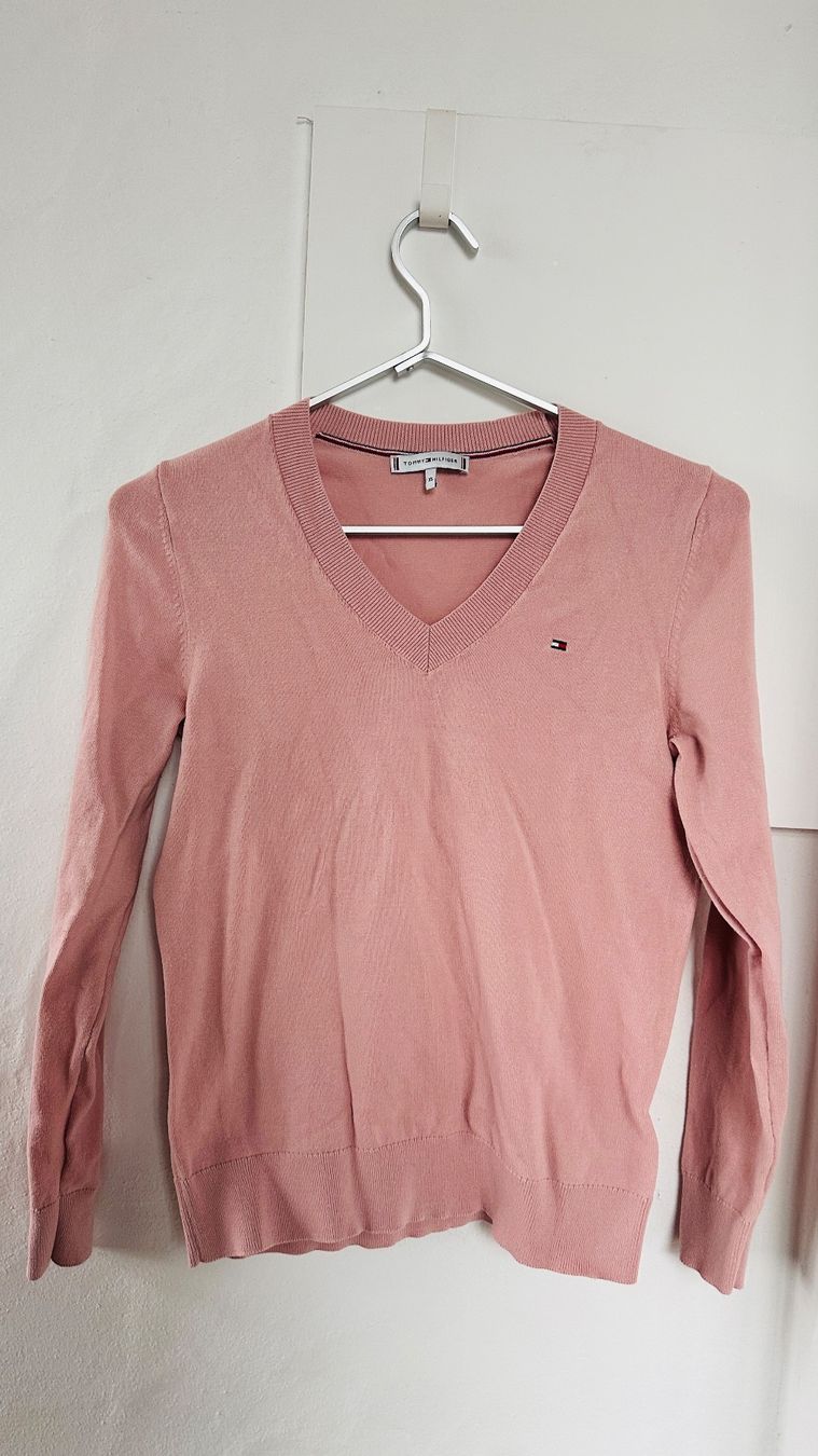 Tommy Hilfiger Top: Tommy Hilfiger Damen Pullover rosa XS V-Ausschnitt – Usato da Niederrohrdorf venduto da gigerch
