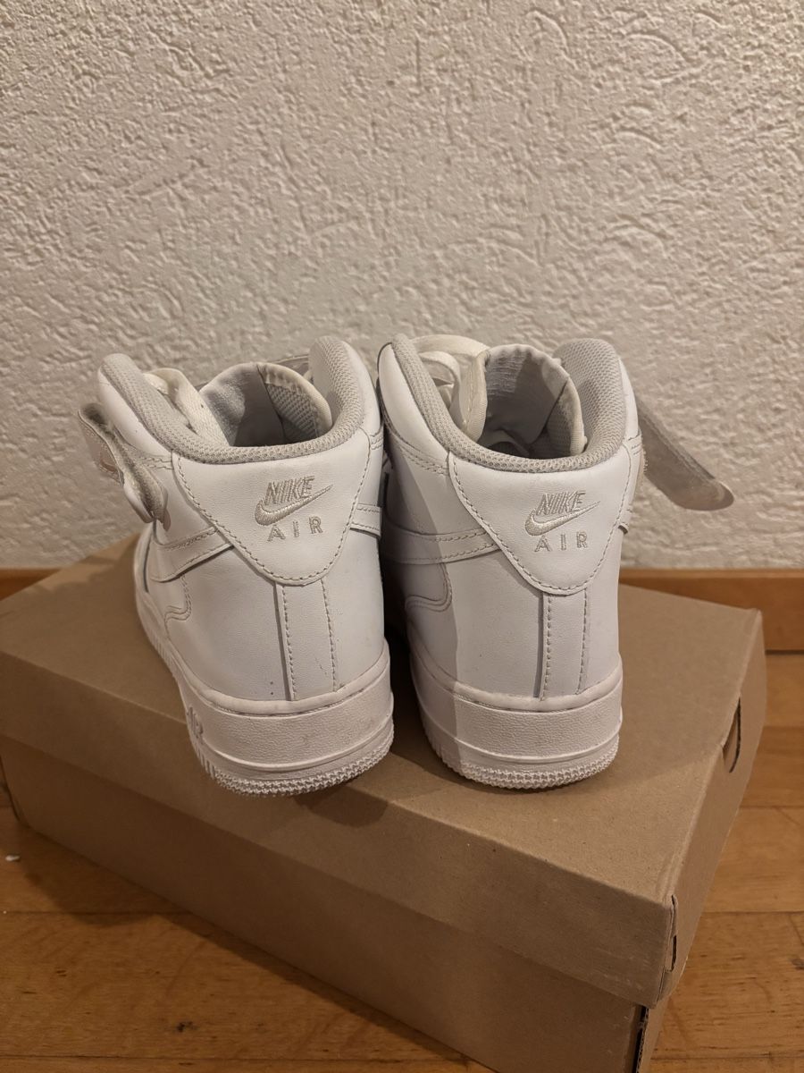 Nike Scarpe da uomo: Nike Air Force 1 Mid – Usato da Worb venduto da d.collective 1