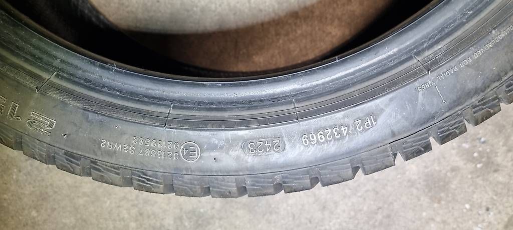 Pneus & Kompletträder: WINTERREIFEN   215 / 40 R17 – Gebraucht aus St. Gallen von kratzki01 1