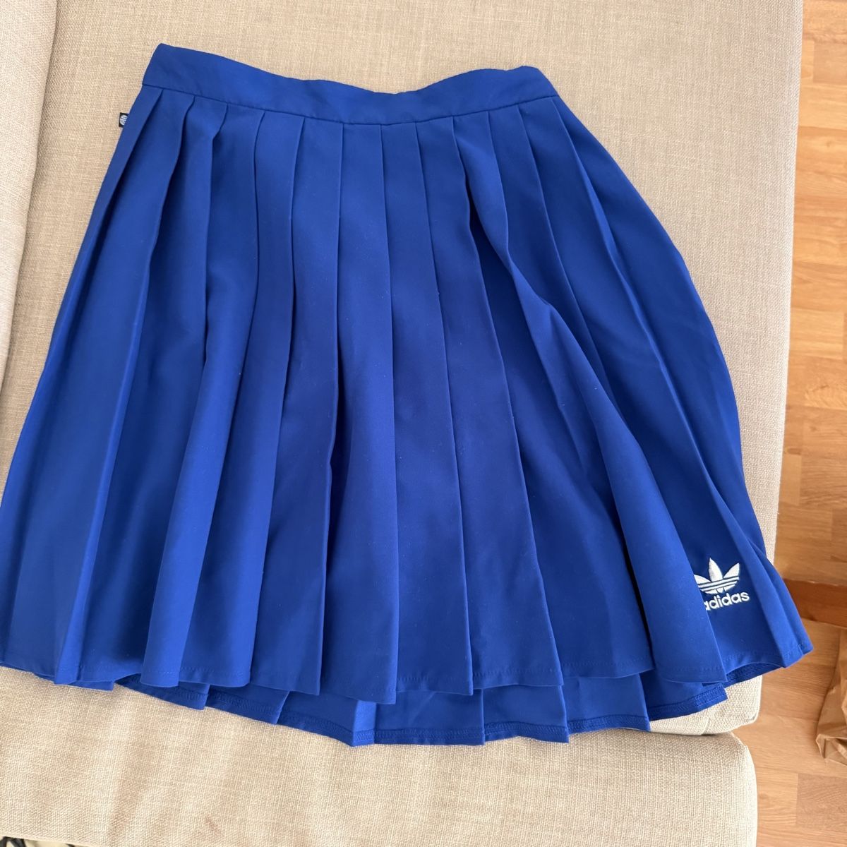 Adidas Röcke: Adidas - Tennisrock – Neu (gemäss Beschreibung) aus zürich von may_yj9f
