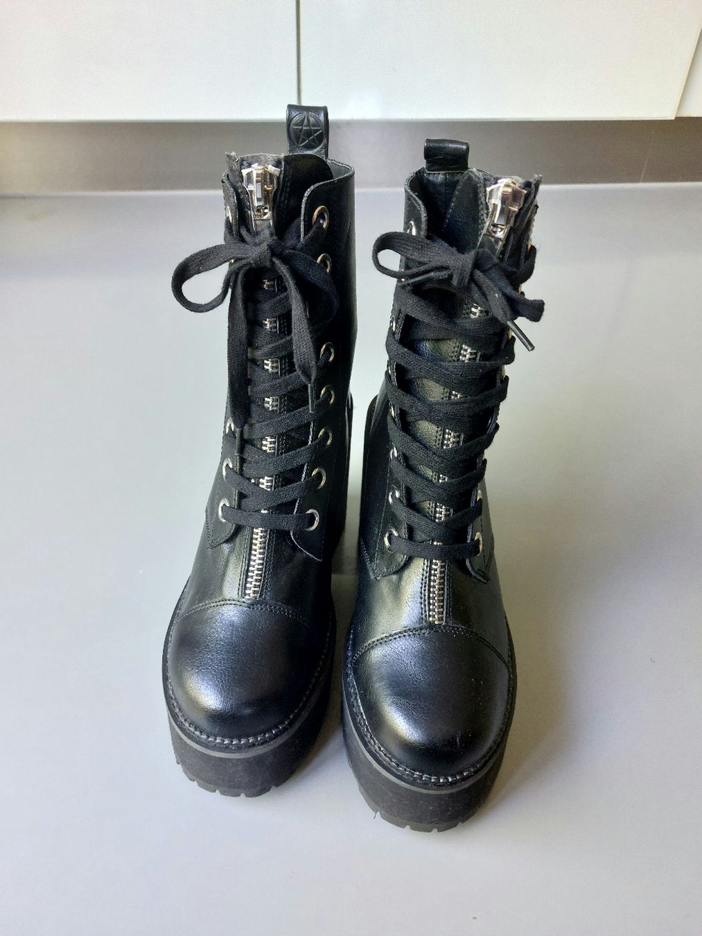 Killstar Scarpe da donna: KILLSTAR Plateaustiefel, Grösse 39, Schwarz Gothic – Usato da Winterthur venduto da Pomelo1990 1