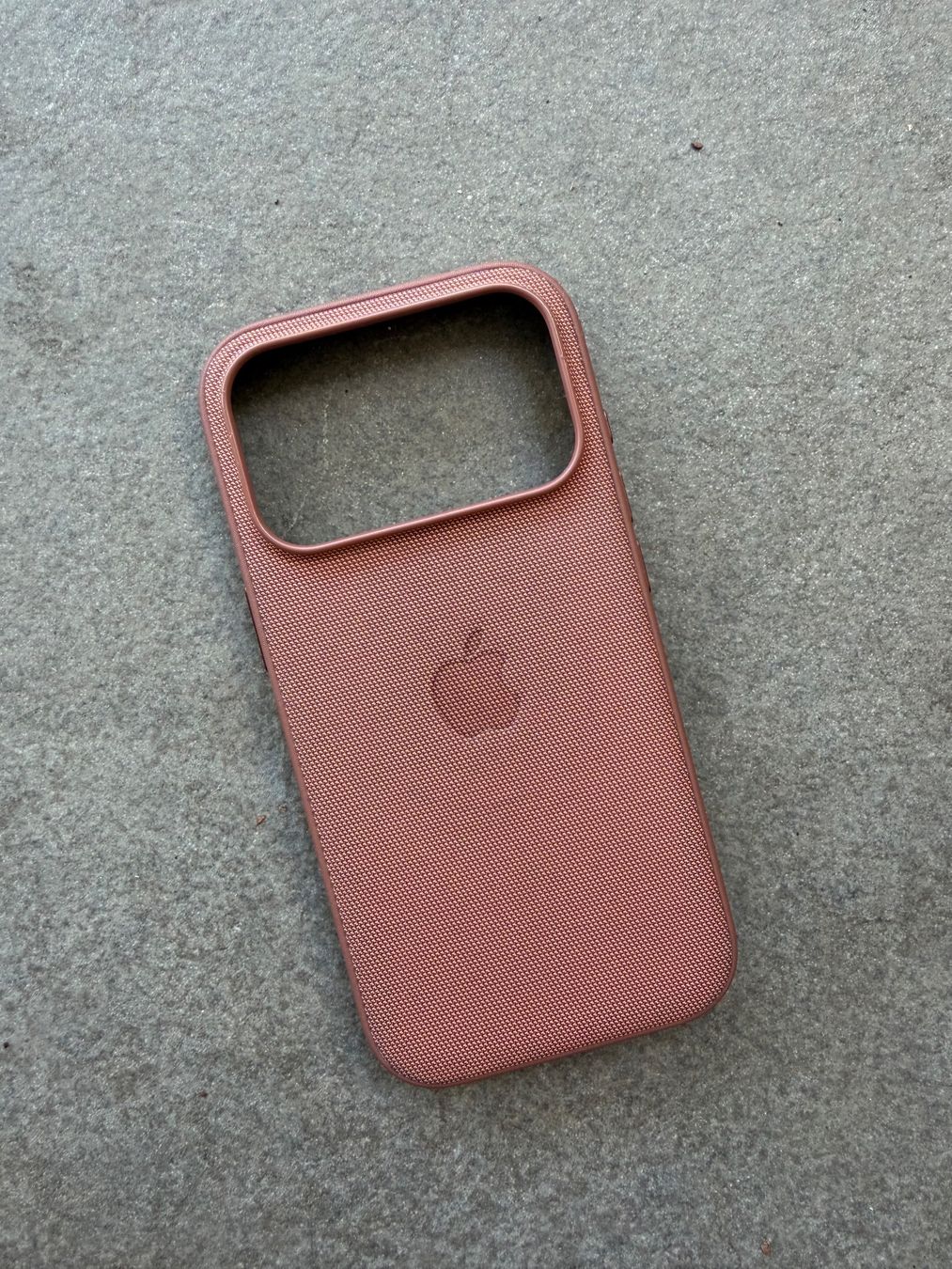 Apple Cover & Protezioni schermo: Apple TechWoven Case iPhone 17 Pro Braun – Usato da Ennetbaden venduto da miboo