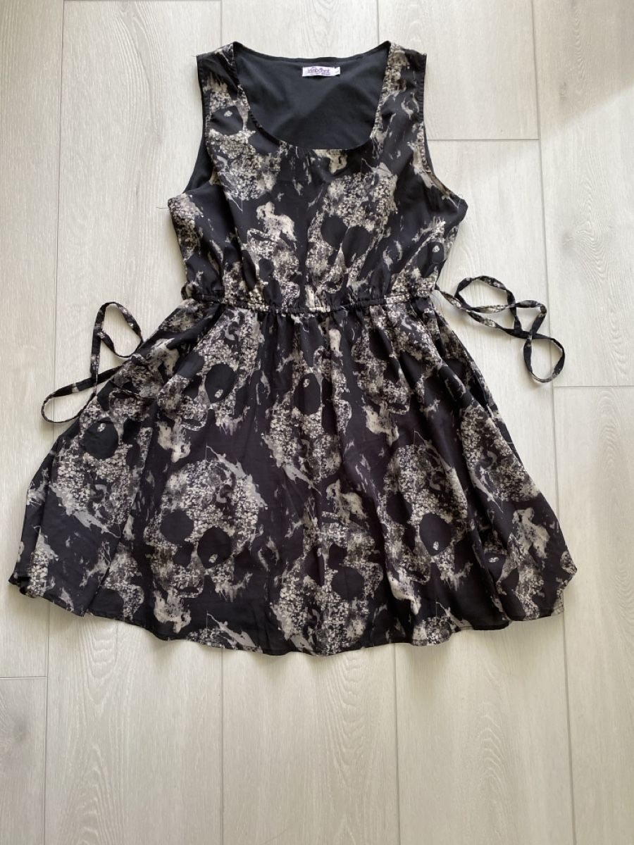 Vestiti: Kleid Gr.M(siehe Mass) – Usato da Strengelbach venduto da Bycy