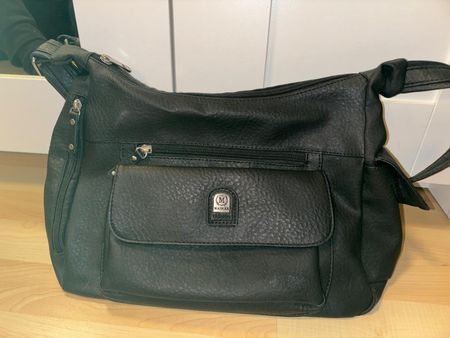 Schwarze Schultertasche Maddox, viel Stauraum, Top Zustand