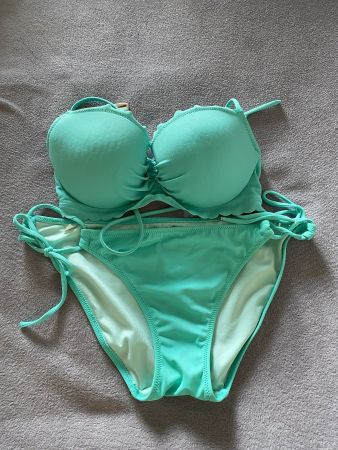 Victoria‘s Secret Bikini