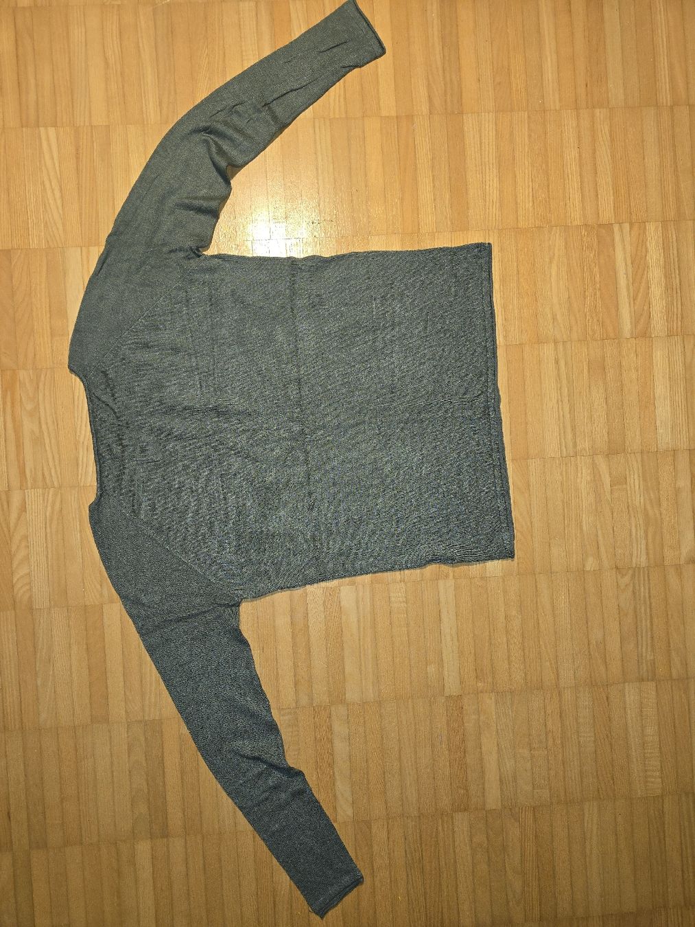 Maglioni & Felpe: Hellolivgrüner Strickpullover, Langarm, Grösse S – Usato da St. Gallen venduto da A.W.128 3