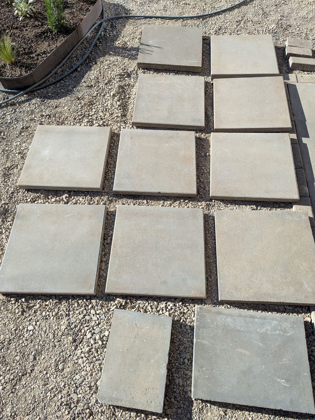 Bodenbeläge: Gartenplatten Beton – Gebraucht aus Zufikon von Kounan