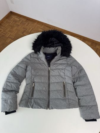 Graue Winterjacke mit Fellkapuze, Grösse 36 - Top Zustand!