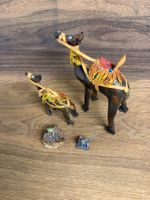 Dekoration Kamele mit Steinen und kleinen Figuren